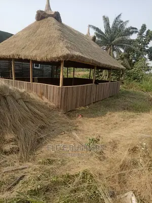 Scacious Well-Crafted Bush Bar
