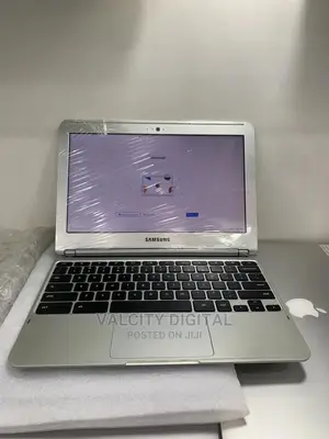 Laptop Samsung XE303C12 4GB Intel Celeron SSD 16 GB
