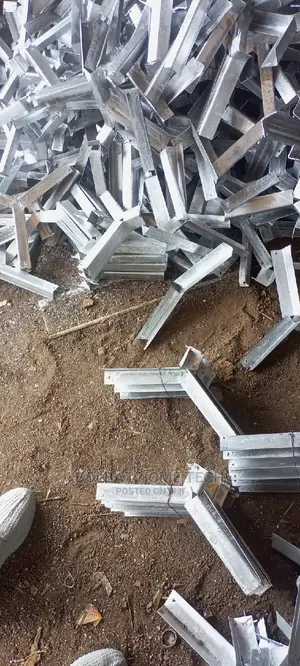 Y-Angle; Barb Wire Hanger
