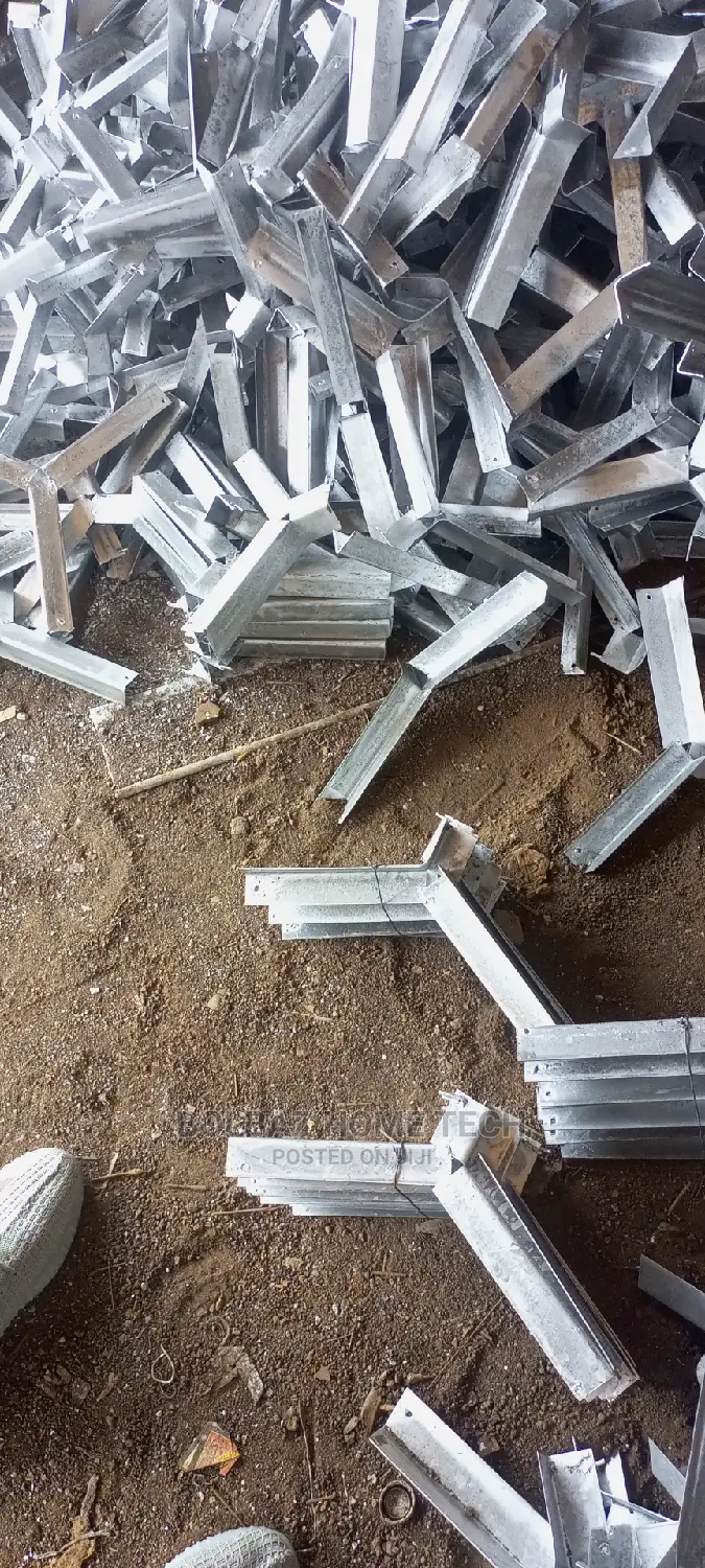 Y-Angle; Barb Wire Hanger