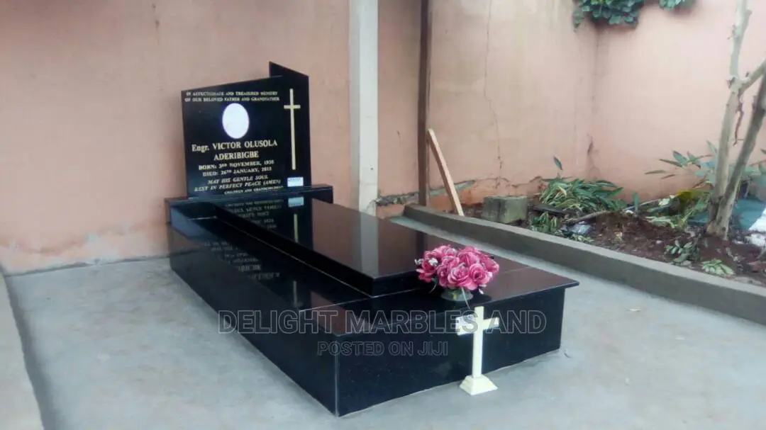 ENGRAVING With Granites