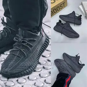 Yeezy 350 V2 'Reflective Lace '. Available in Size 40-47