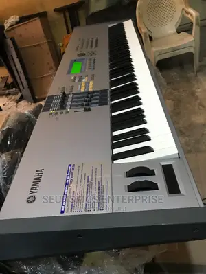 Yamaha Motif ES8 Keyboard/Piano