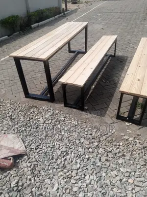 Bar and Restaurant Chair With Table