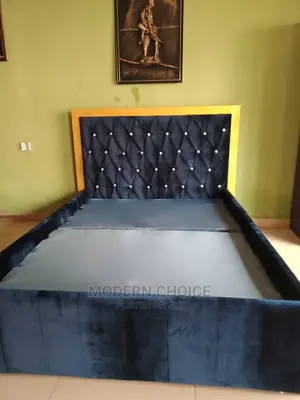Tufted 6by6 Bed It Comes With 1 Foot Rest and 1 Bedside