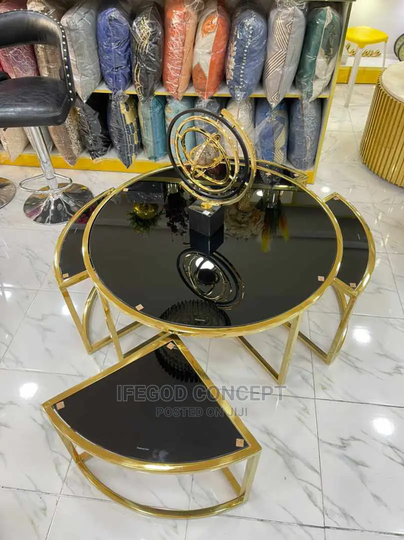 Center Table With 4 Side Stools