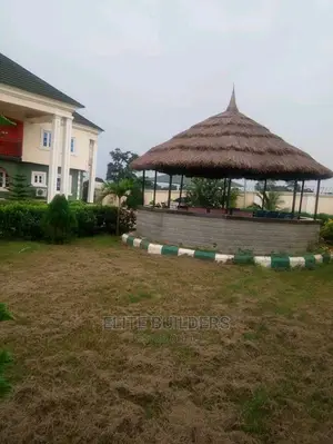 High Level Round Bush Bar Gazebo Hut in Lagos