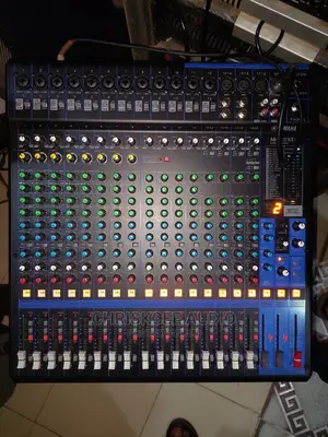 Yamaha MG20XU Professional Mixer