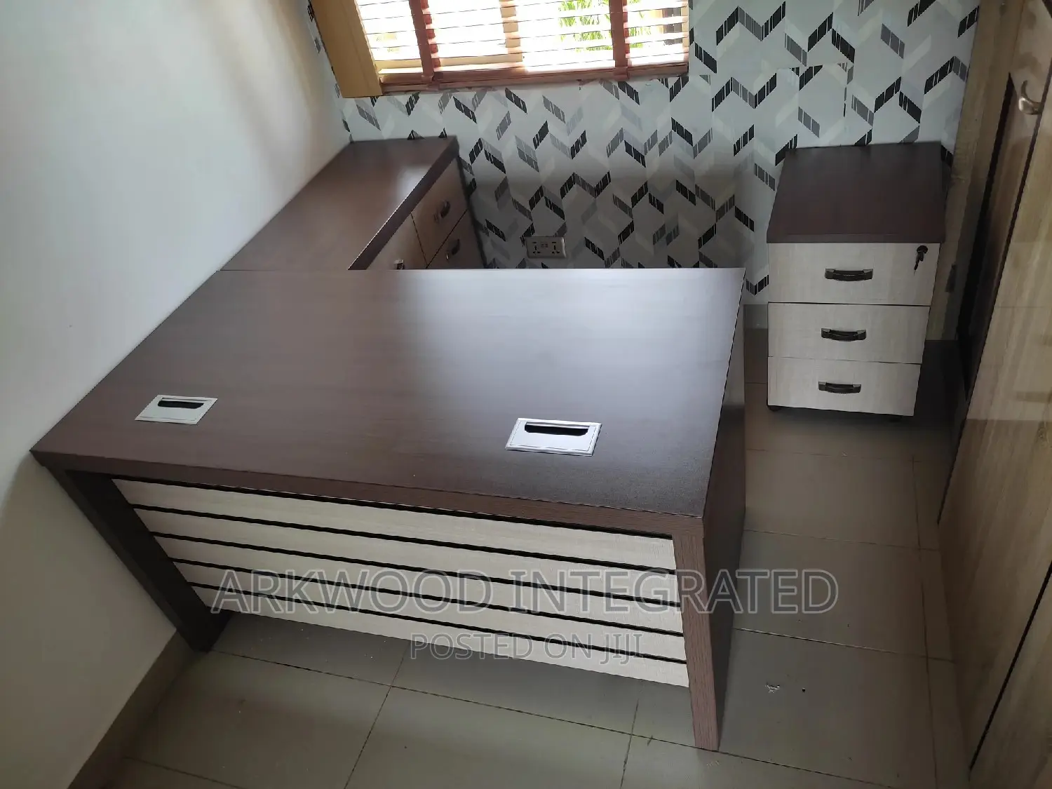 Executive L-shape Office Table