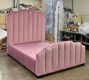 Exquisite 4.5by 6ft Bedframe