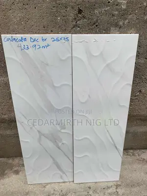 Calacata Dec Wall Design