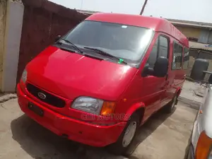 Ford Transit 2000 Red