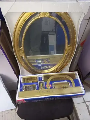 Royal Mirror With Bathroom Accessories