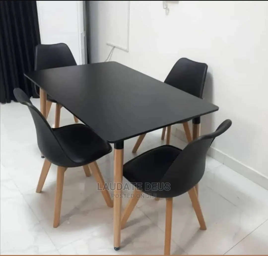 Eames Dining Table With 4 Seaters