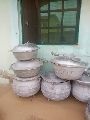 Saki Iron Pots