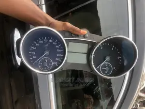2010 MERCEDES ML Class Speedometer