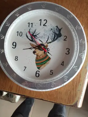 Led Wall Bracket With Clock and It Show 3 Different Colours