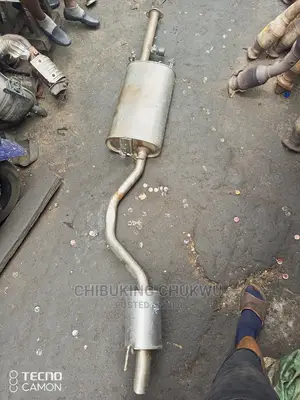 Toyota Highlander 2014-2015 Back and Center Exhaust Pot.