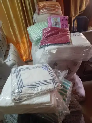 100% Cotton High Quality Towels of Different Colors and Size