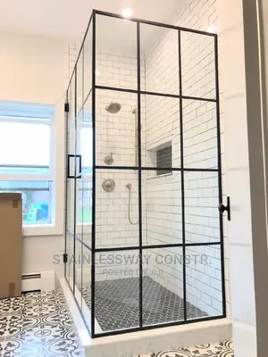 Shower Cubicle Black Path