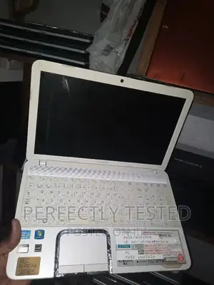 Laptop Toshiba Satellite S70T 4GB Intel Core i5 HDD 320GB