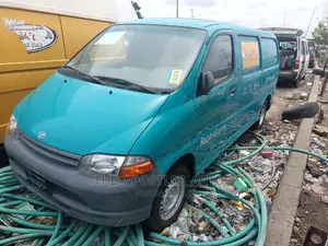 Toyota HiAce 2001 Green
