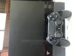 Clean Ps4 Regular + 1 Pad and 5 Games (Fifa25, Gta5, Nfs)