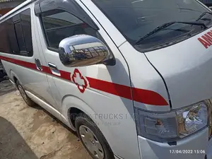 Toyota HiAce 2014 White