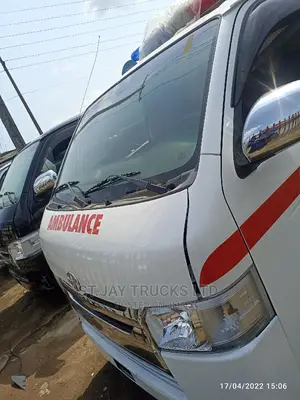 Toyota HiAce 2014 White