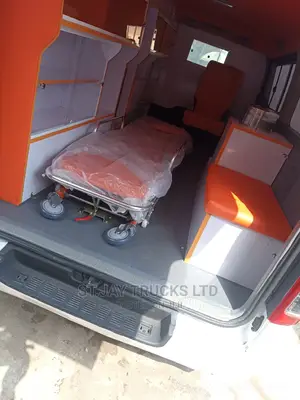 Toyota HiAce 2014 White