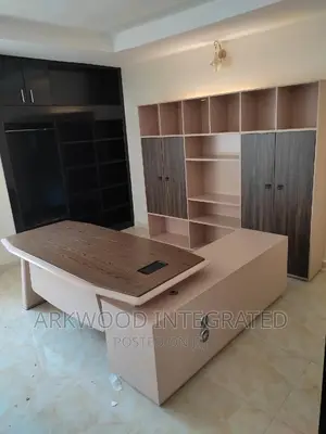 Director's Office Table With Bookshelf