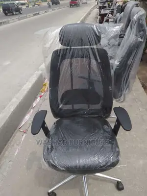 Quality Executive Swivel Mesh Adjustable Office Arm Chair.