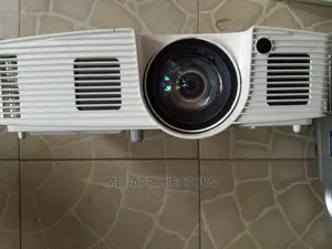First Rate Exclusive Optoma Projector