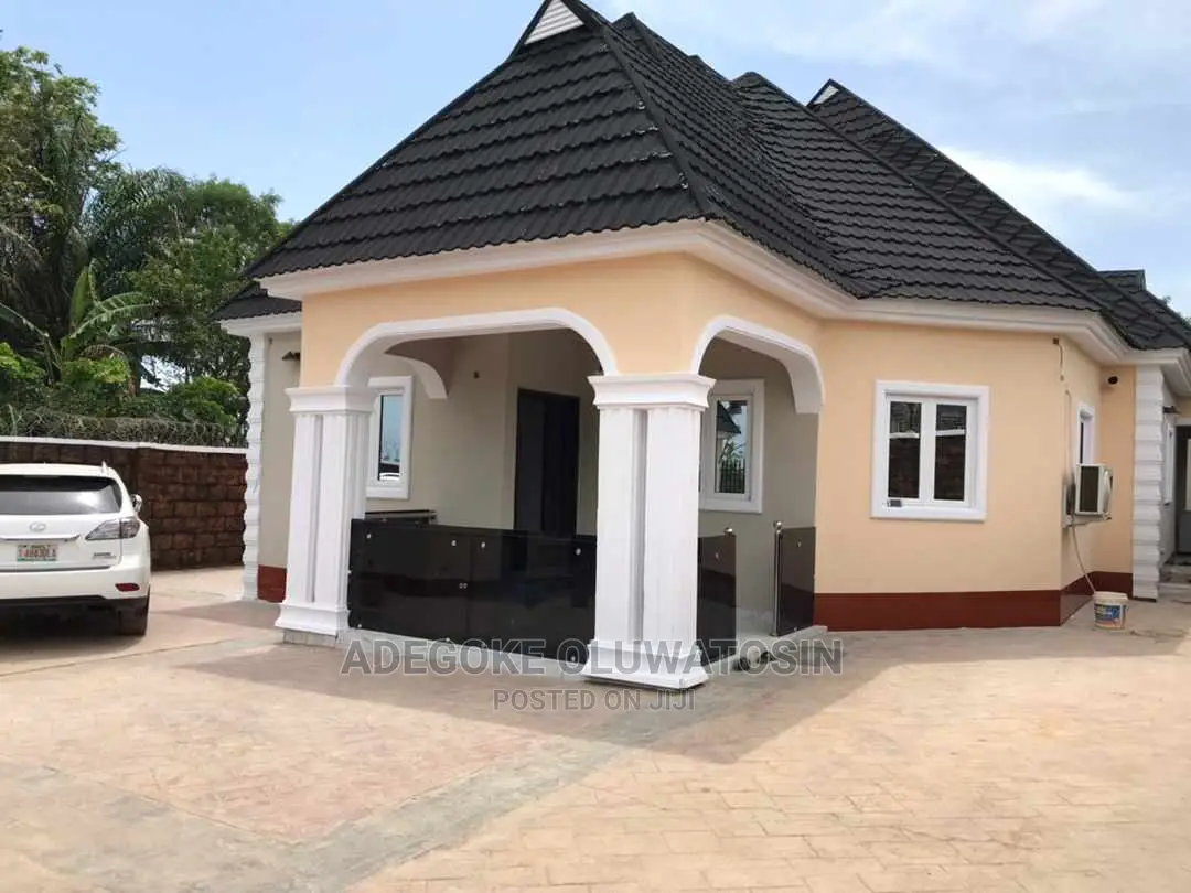 Professional Painter and Wallpaper Installer