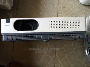 Exclusive Quality Sanyo XGA Projector