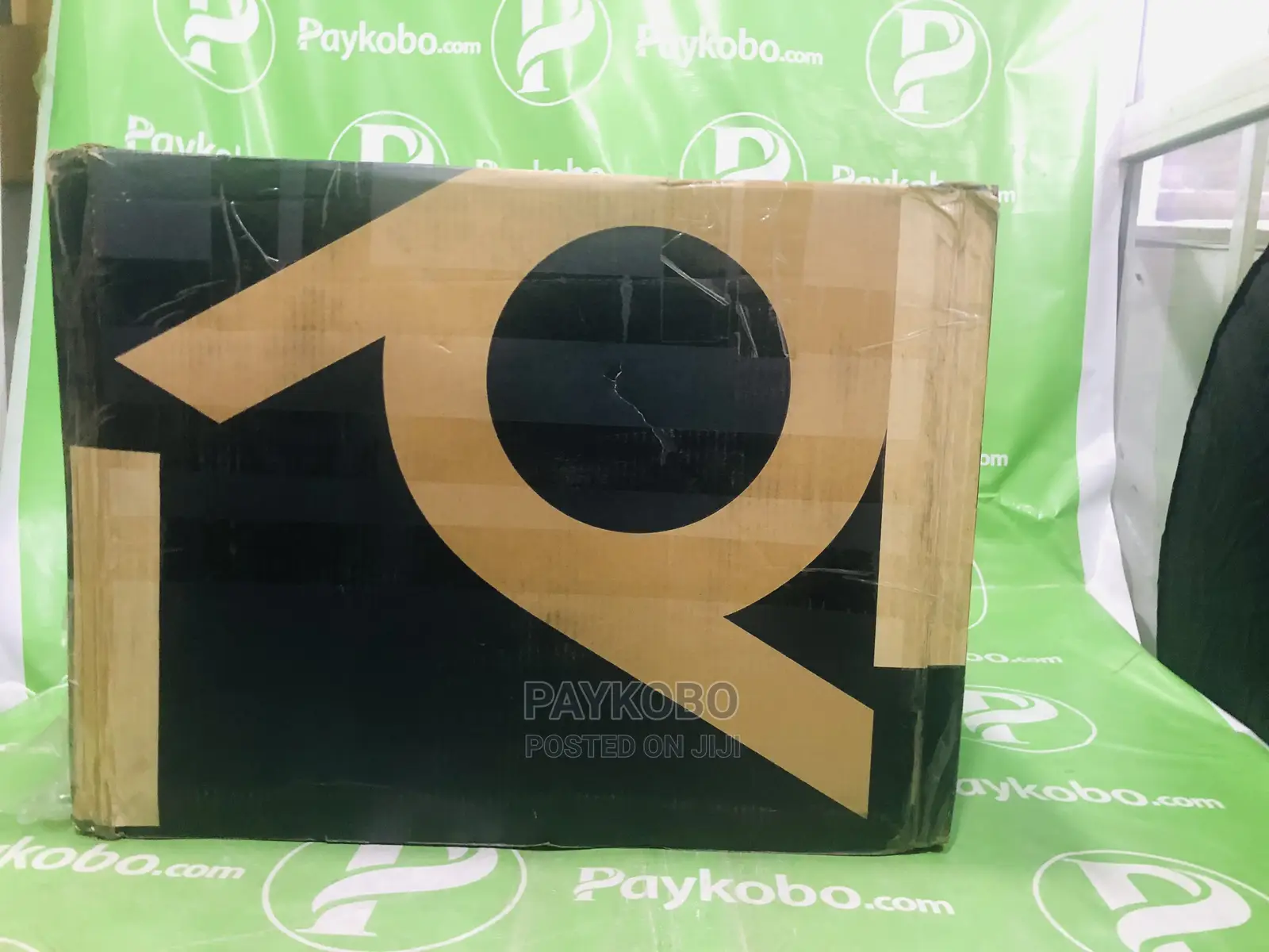 Poly Studio P21 Personal Meeting Display