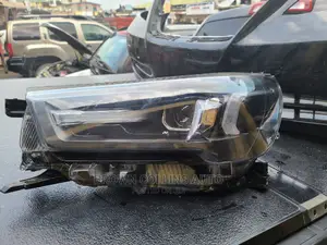 Left Side Headlamp Toyota Hilux 2021