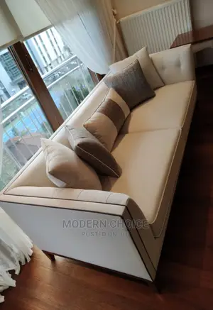 Modern 3 Seater Sofa With Throw Pillows