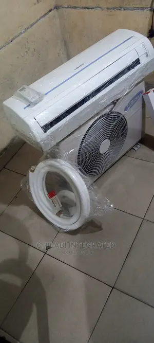 Almost New, Foreign Used 1.5HP SAMSUNG Air Conditioner +KITS