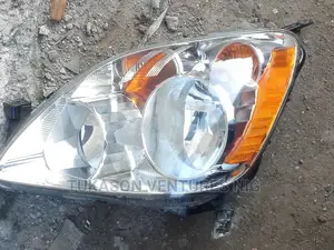 Headlight 2005 Honda Crv Available