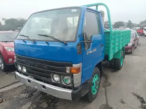 Six Tyres Dyna Truck