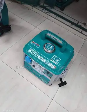 Total 800w 240v Manual Start Gasoline Generator.