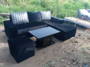 A 7 Seater L Shape With Table