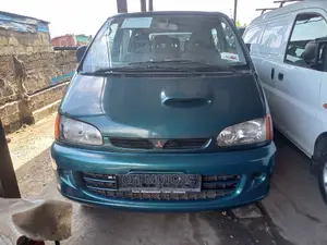 Mitsubishi Space Gear 2004 Green