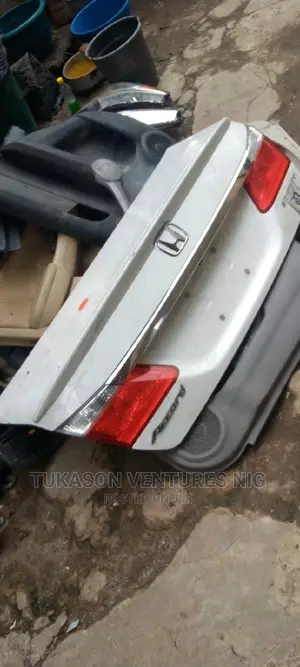 Boot Honda 2014 Honda White Color With Reverse Camera