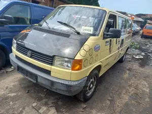 Volkswagen Transporter 2005 Yellow