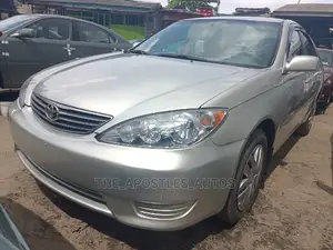 Toyota Camry LE 4dr Sedan (2.4L 4cyl 5A) 2005 Silver