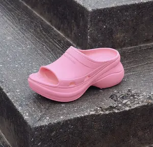 MP: Crocs Pool Slide