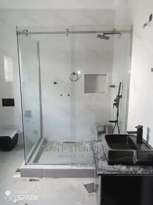 Plain Glass Shower Cubicle Enclosure