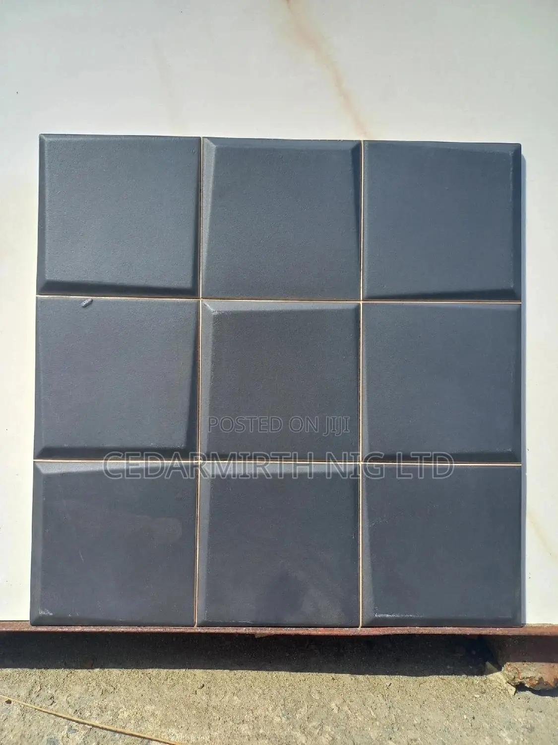 Black Draft Pillar Tile